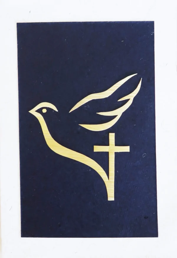 Cette carte en papier est faite main et est issue du commerce équitable. «Colombe croix»