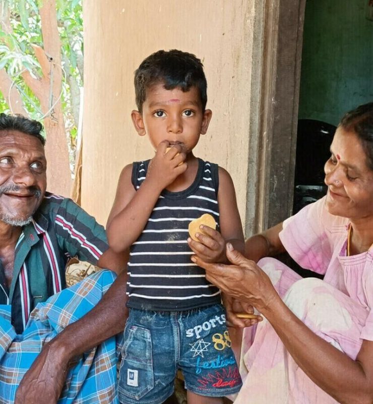 Grosvater Selvam mit Enkel und Tochter