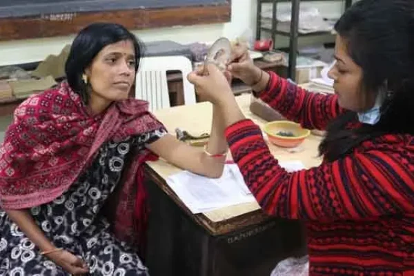 Inde : aide médicale pour les plus démunis 1 Une patiente en physiothérapie à l'hôpital de Mission Lèpre.